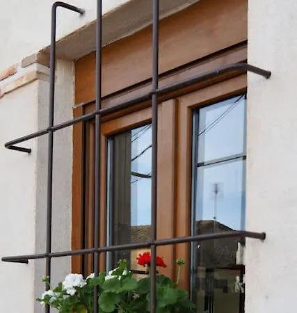 Mandres. Casa Con Jardin Y Piscina. Proximo A Puy Du Fou. Totanés