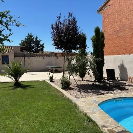 Mandres. Casa Con Jardin Y Piscina. Proximo A Puy Du Fou.